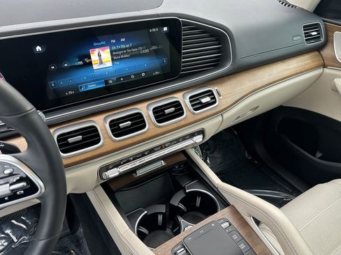 Used 2022 Mercedes-Benz GLS 450 4MATIC image 32