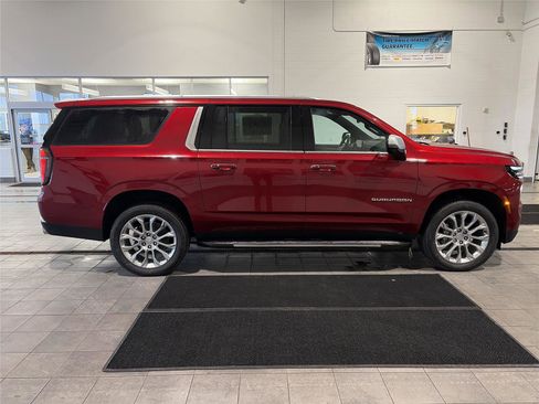 New 2026 Chevrolet Suburban Premier w/ Sun And Tow Package AWD/4WD image 2
