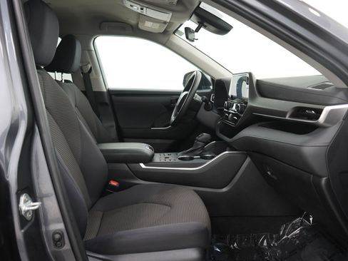 Used 2023 Toyota Highlander L AWD/4WD image 12