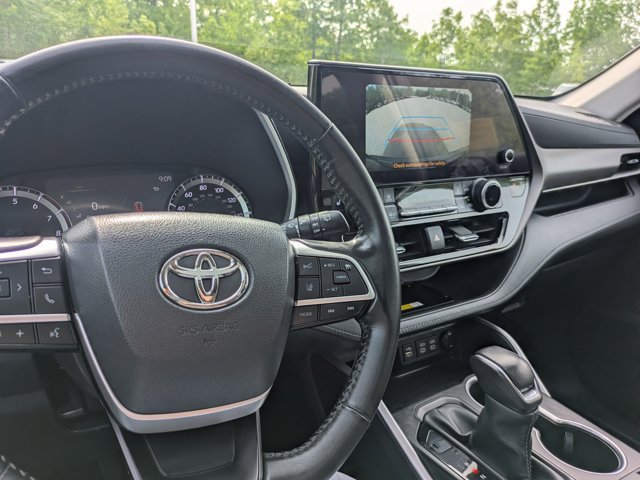 Used 2023 Toyota Highlander XLE AWD/4WD image 33