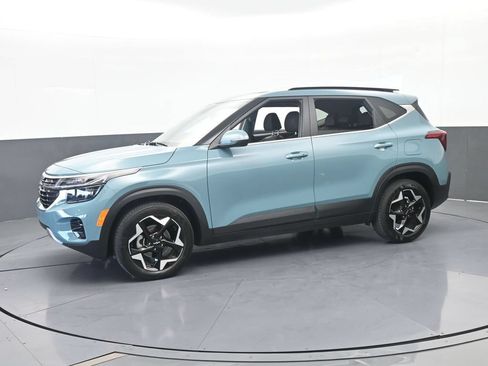 Used 2025 Kia Seltos EX w/ EX Sunroof Package FWD image 2