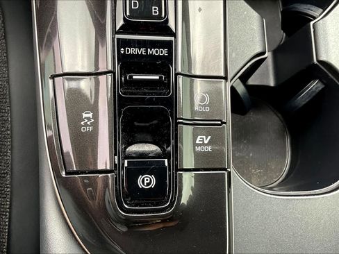 Used 2024 Toyota Crown XLE image 32