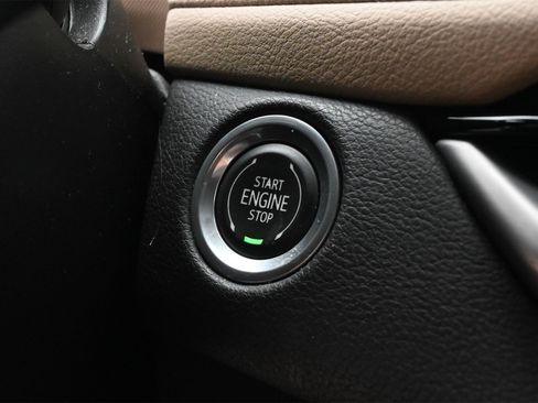 Certified 2024 Cadillac XT4 Luxury w/ Cold Weather Package image 15