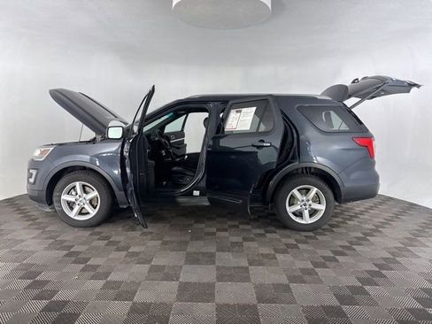 Used 2017 Ford Explorer XLT w/ Equipment Group 202A image 11