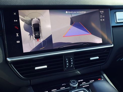 Certified 2023 Porsche Cayenne Platinum Edition image 19