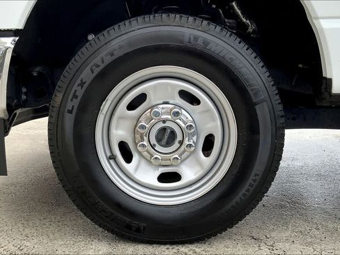 Used 2024 Ford F250 XL w/ FX4 Off-Road Package image 9