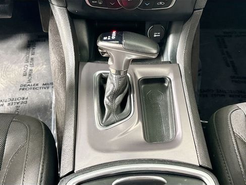 Used 2019 Dodge Charger SXT RWD image 18
