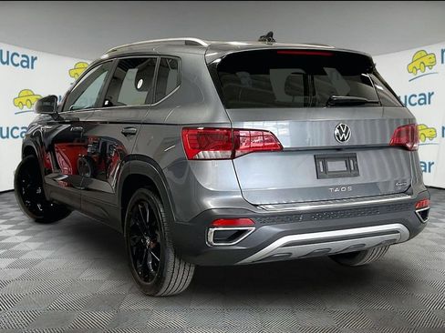 Used 2022 Volkswagen Taos SE w/ Panoramic Sunroof Package AWD/4WD image 4