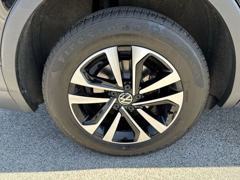 Used 2024 Volkswagen Tiguan S image 31