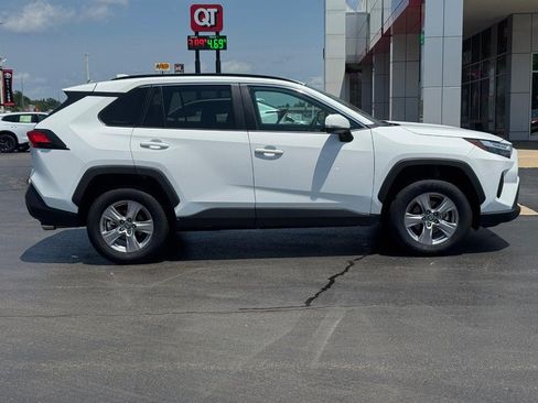 Used 2025 Toyota RAV4 XLE AWD/4WD image 2
