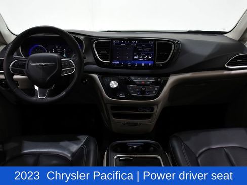 Used 2023 Chrysler Pacifica Touring-L image 8