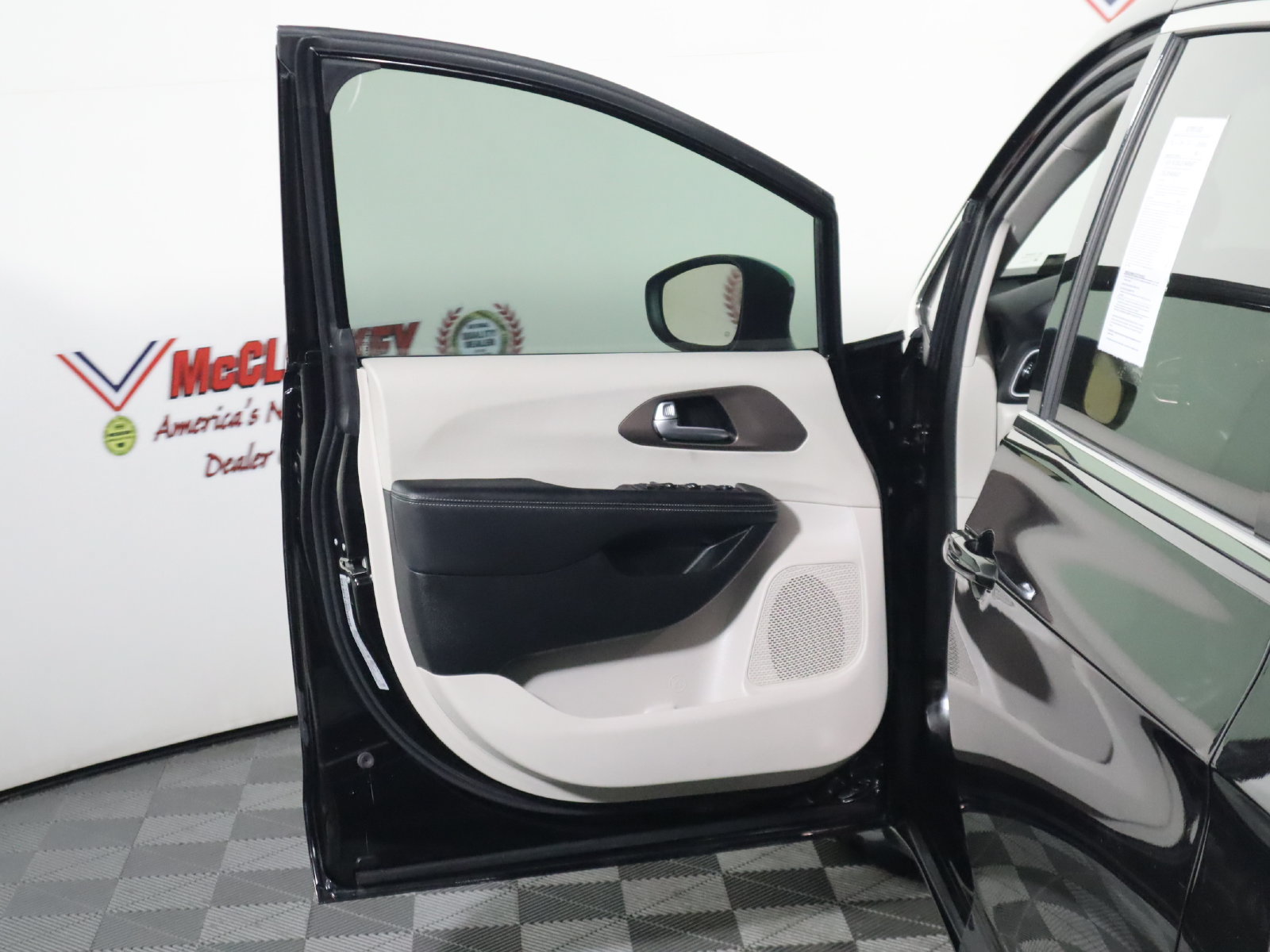 Used 2024 Chrysler Voyager LX FWD image 19