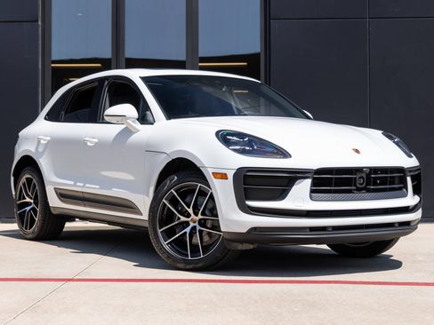 Certified 2026 Porsche Macan AWD/4WD image 6