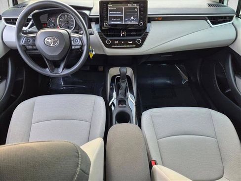 Used 2022 Toyota Corolla LE FWD image 16