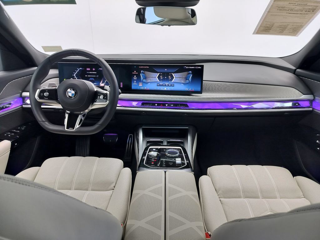 Certified 2025 BMW 760i xDrive w/ Executive Package AWD/4WD image 11