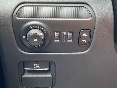 Used 2024 Jeep Grand Wagoneer L Series III image 10