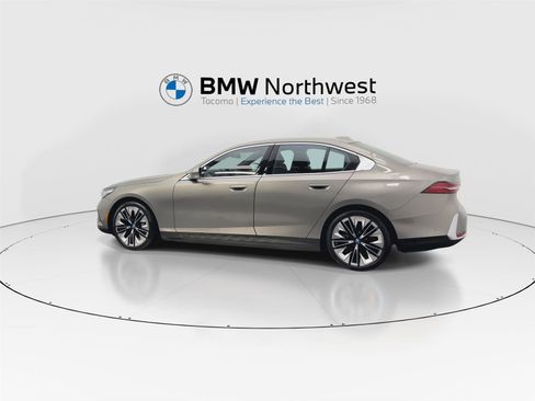 Used 2024 BMW i5 eDrive40i w/ Premium Package image 11