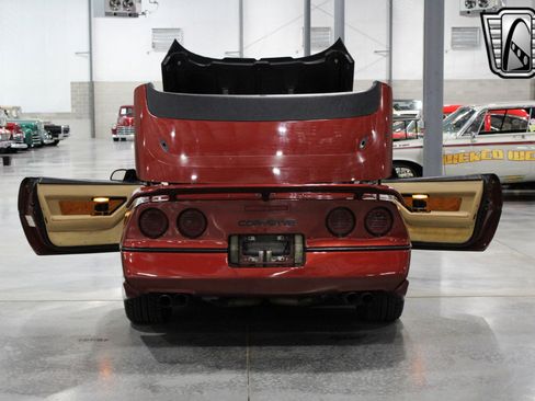 Used 1987 Chevrolet Corvette Convertible image 18