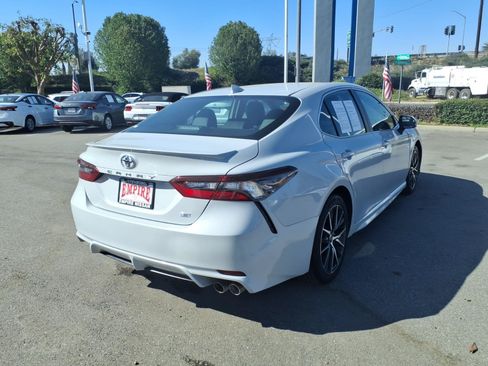 Used 2023 Toyota Camry SE FWD image 6
