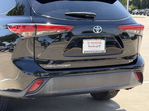 Used 2022 Toyota Highlander XLE FWD image 6
