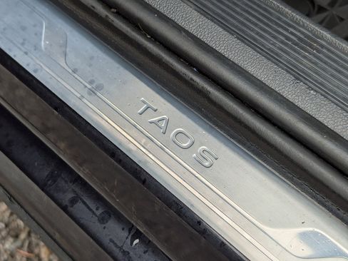 Used 2022 Volkswagen Taos SE image 39