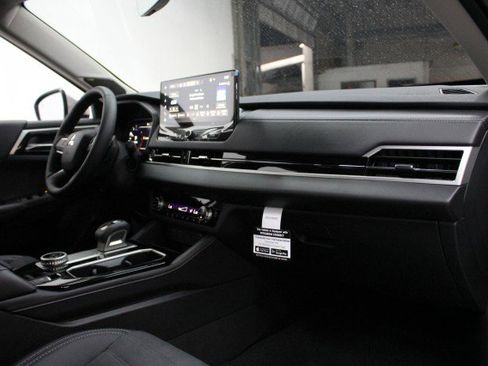 New 2026 Mitsubishi Outlander SE FWD image 17