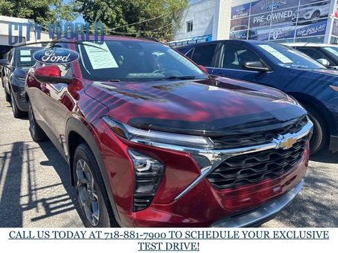 Used 2024 Chevrolet Trax LT w/ Driver Confidence Package image 3