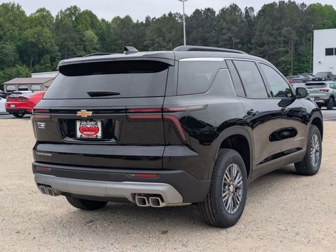 New 2026 Chevrolet Traverse LT FWD image 2