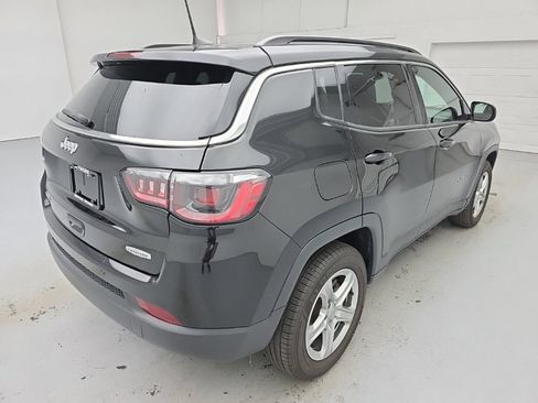 Used 2023 Jeep Compass Latitude AWD/4WD image 12