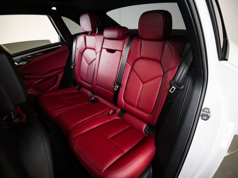 Certified 2023 Porsche Macan AWD/4WD image 24
