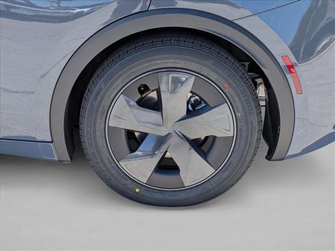 New 2026 Toyota Prius SE image 9