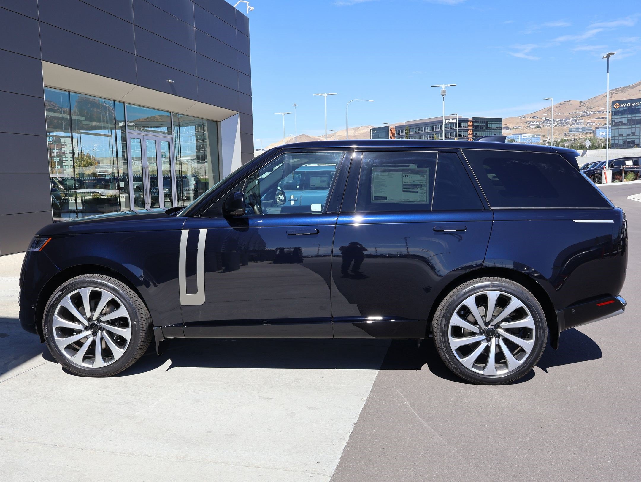 New 2026 Land Rover Range Rover Autobiography AWD/4WD image 9