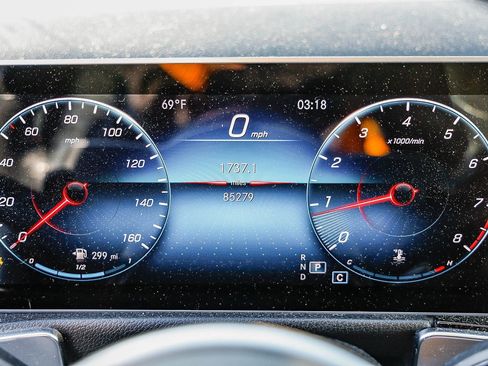 Used 2021 Mercedes-Benz GLB 250 4MATIC image 6