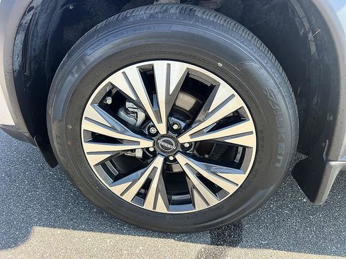 Certified 2023 Nissan Rogue SV w/ SV Premium B Package FWD image 9
