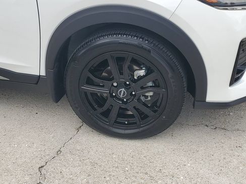 Used 2024 Nissan Kicks SR w/ SR Premium Package FWD image 9