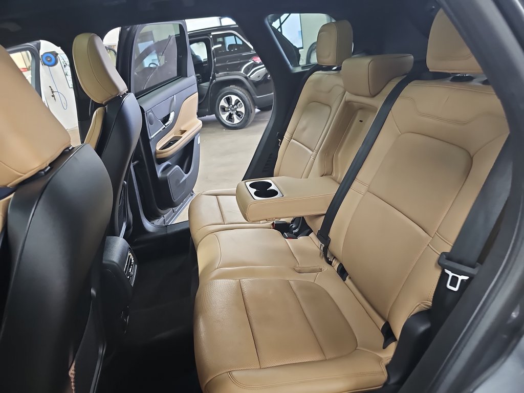 Used 2023 Lincoln Corsair Reserve AWD/4WD image 14