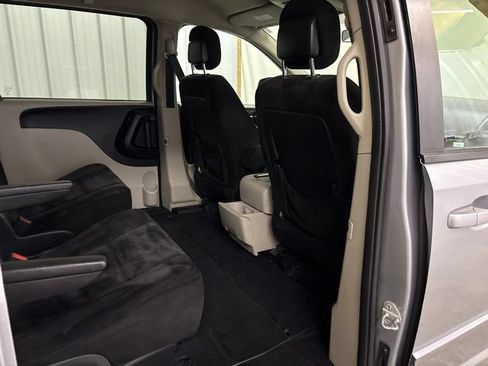 Used 2014 Dodge Grand Caravan SXT w/ Rear Park Assist Package FWD image 19