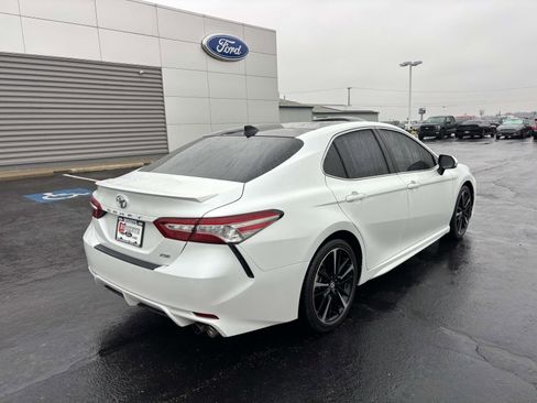 Used 2018 Toyota Camry XSE image 9