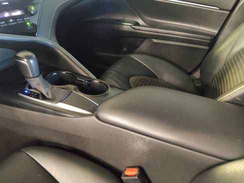 Used 2020 Toyota Camry SE FWD image 26