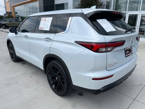 Used 2023 Mitsubishi Outlander SE Black Edition AWD/4WD image 17