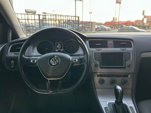Used 2016 Volkswagen Golf S image 19