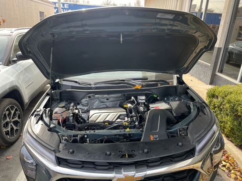 Used 2025 Chevrolet Trax LT w/ LT Convenience Package image 30