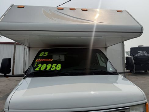 Used 2005 Ford E-350 and Econoline 350 Super Duty RWD image 28