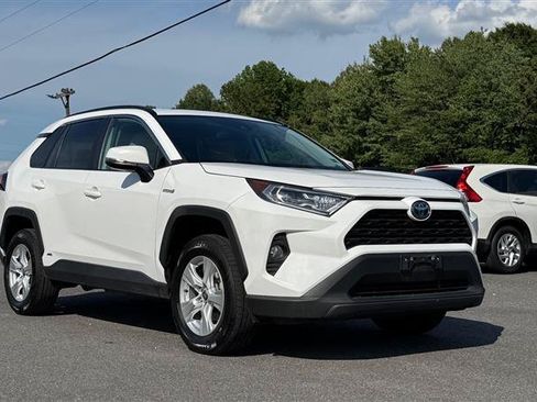 Used 2021 Toyota RAV4 XLE AWD/4WD image 4