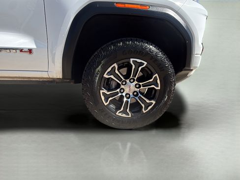Used 2025 GMC Canyon AT4 AWD/4WD image 9