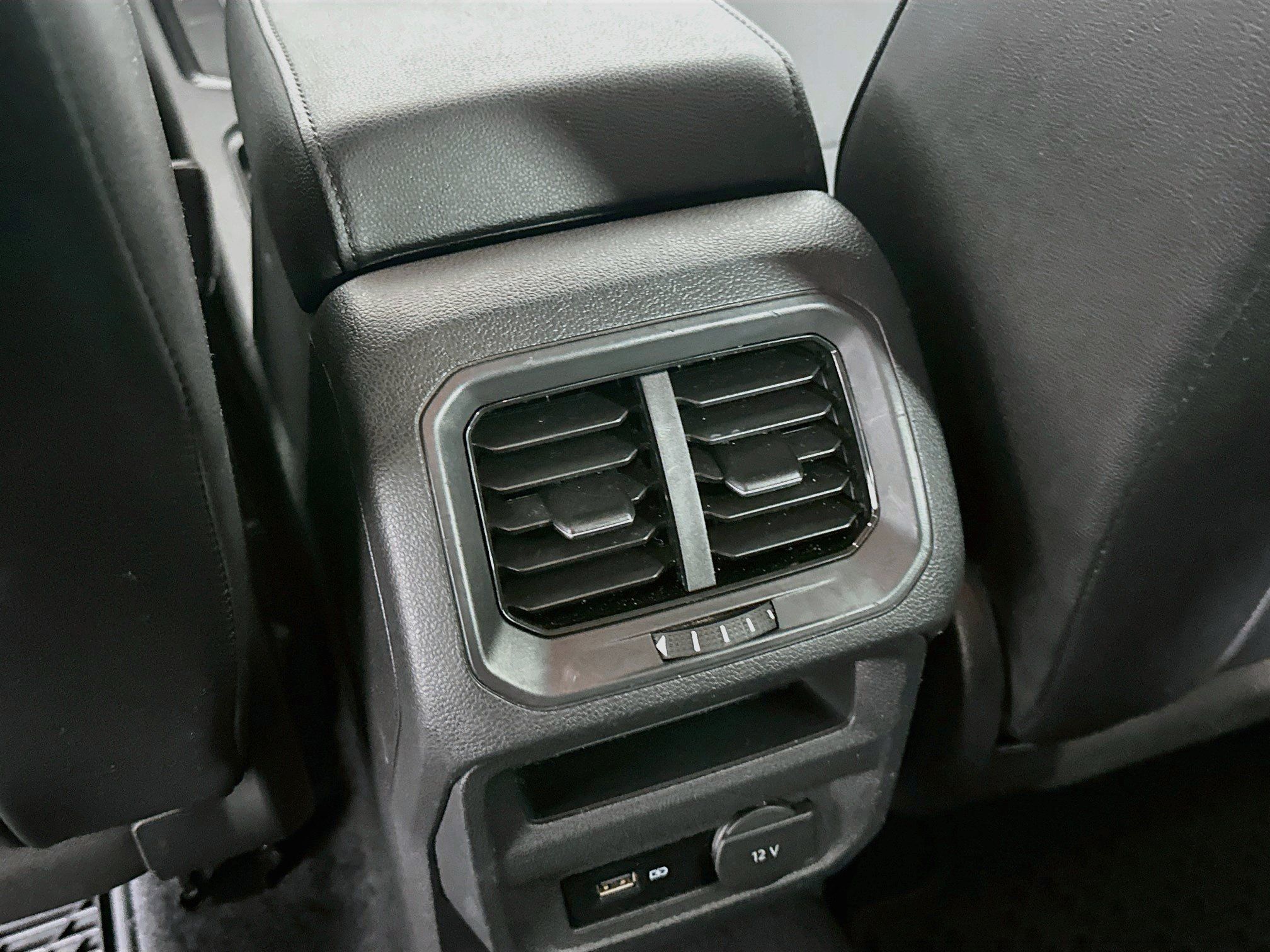 Used 2020 Volkswagen Tiguan SE FWD image 25