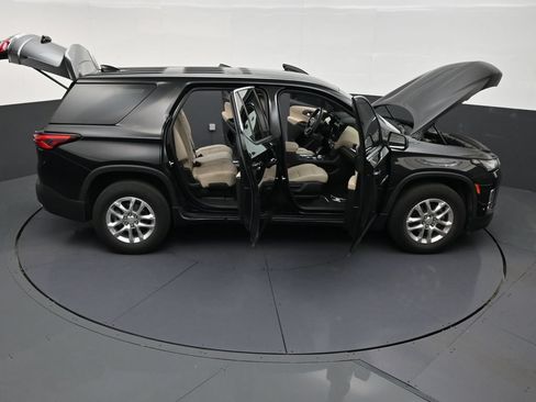 Used 2023 Chevrolet Traverse LS FWD image 17