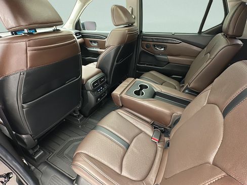 Used 2025 Honda Pilot Elite image 10