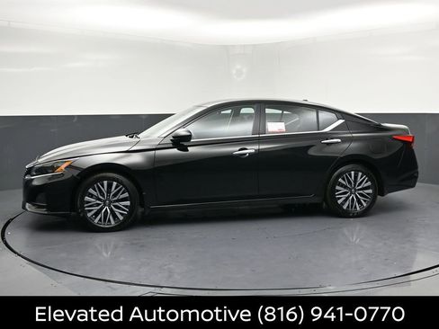 Certified 2025 Nissan Altima 2.5 SV image 2