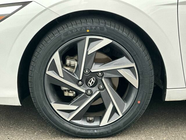 Used 2025 Hyundai Elantra SEL FWD image 34